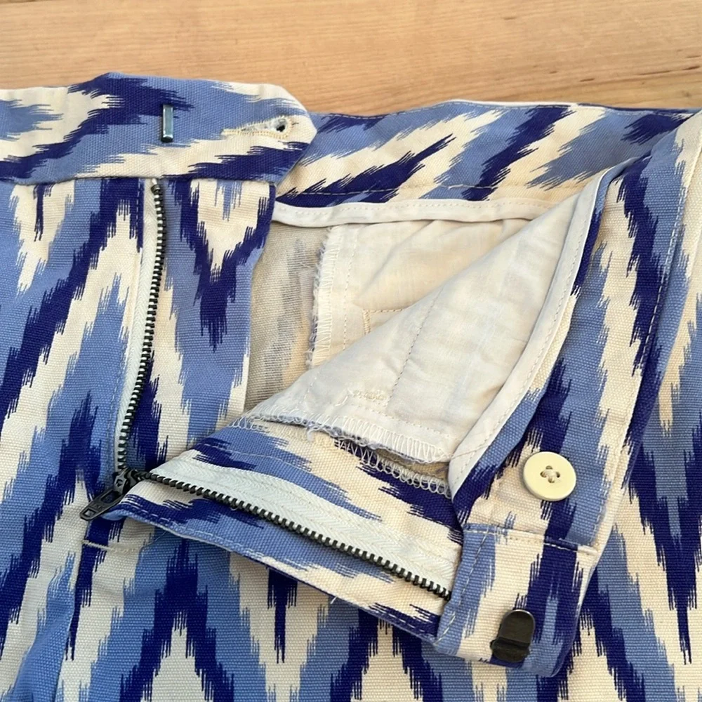 GAP Blue and White Aztec Print 4” Shorts - NWT